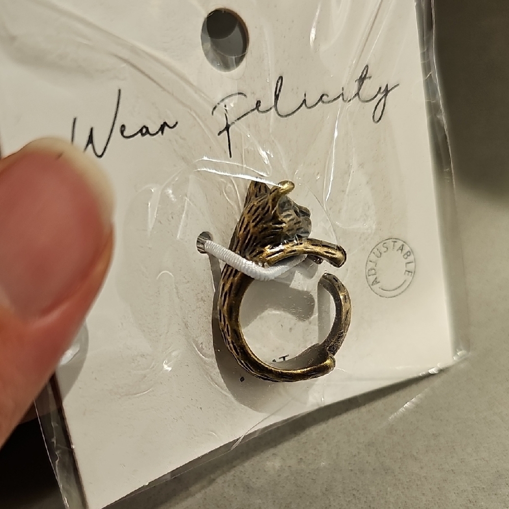 Gold Tiger Ring - Picture 2 of 4